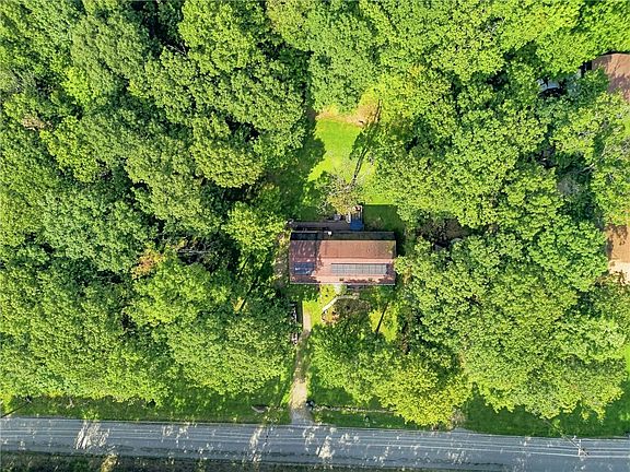 3rd image of 204 Kreinbrook Hill Rd