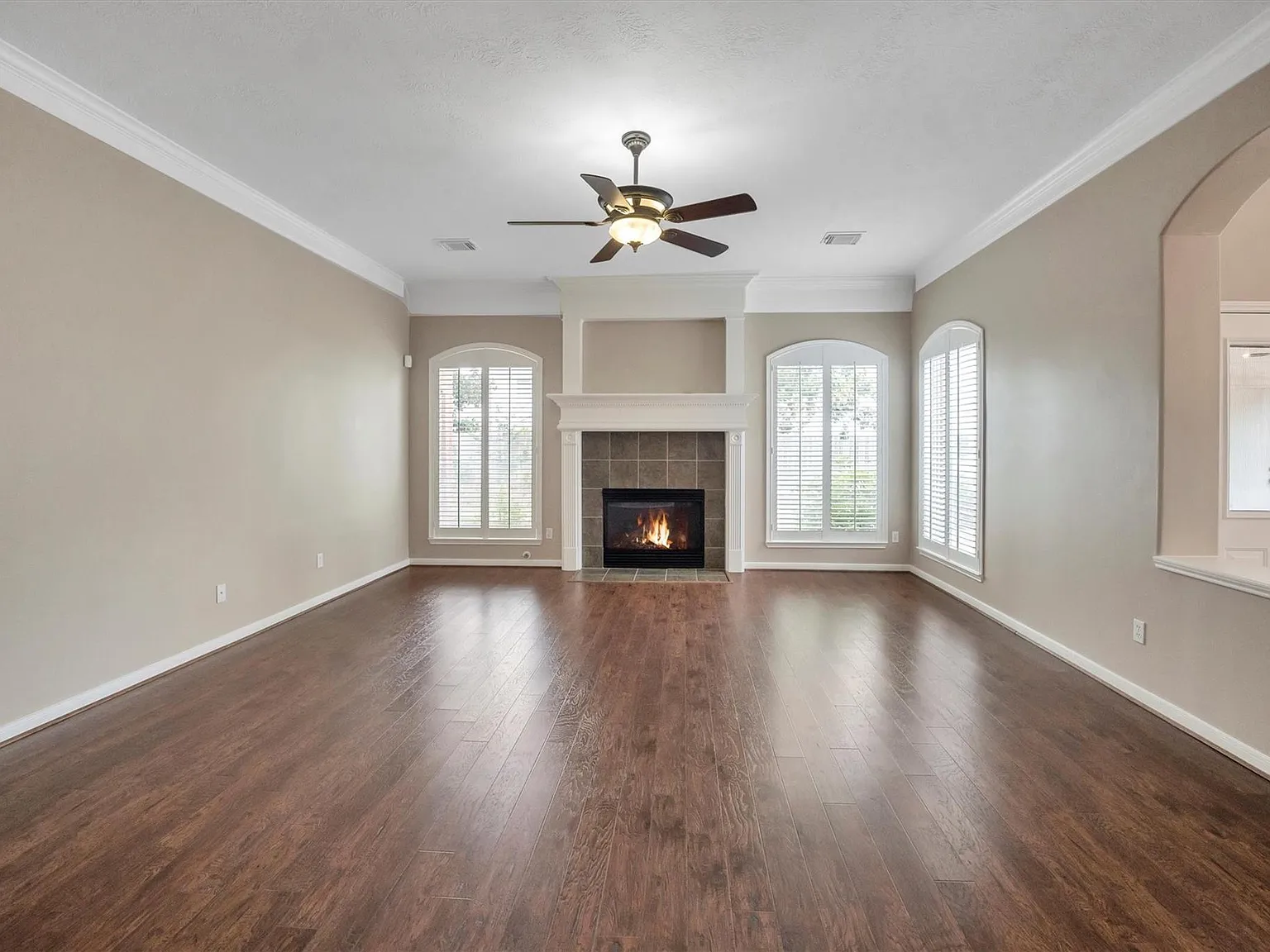 3 bed, 2.0 bath, 3134 sqft, $3,200 — Photo 4