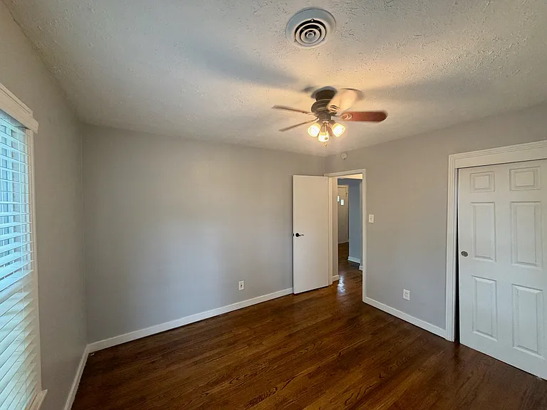 416 W Wenger Rd — Photo 16