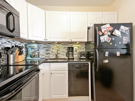 3rd image of 1360 N Sandburg Ter APT 906
