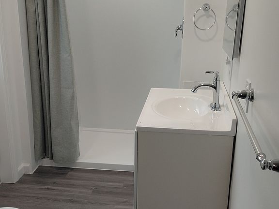 5th image of 1941 Lake Ave #5