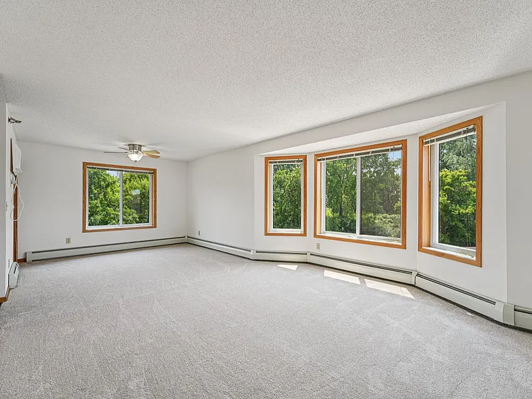 Oaks Lincoln Apartments — Photo 35