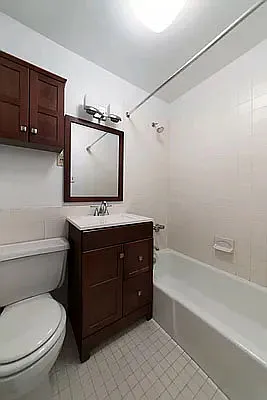 66 Perry St #3 — Photo 8