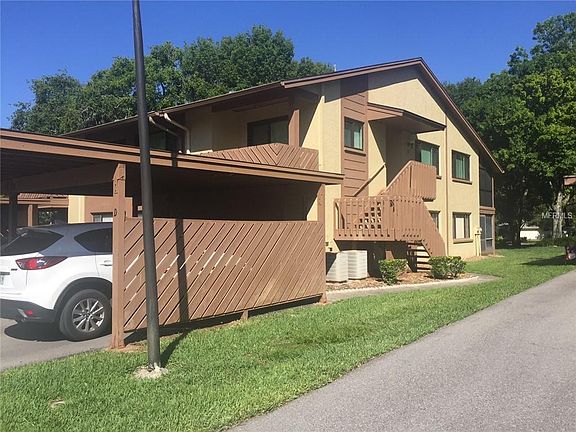 2nd image of 8303 Sandwedge Cir #B