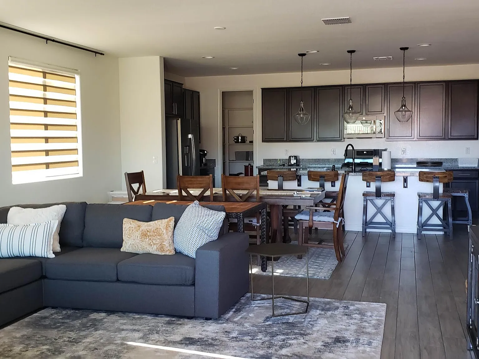 3 bed, 2.0 bath, 1967 sqft, $3,300 — Photo 4