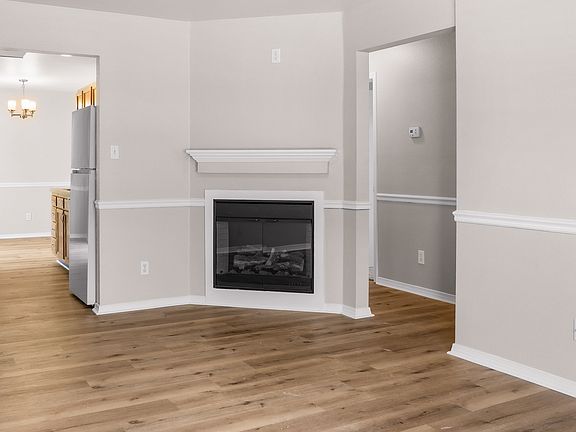 5th image of 605 S Sunny Ln