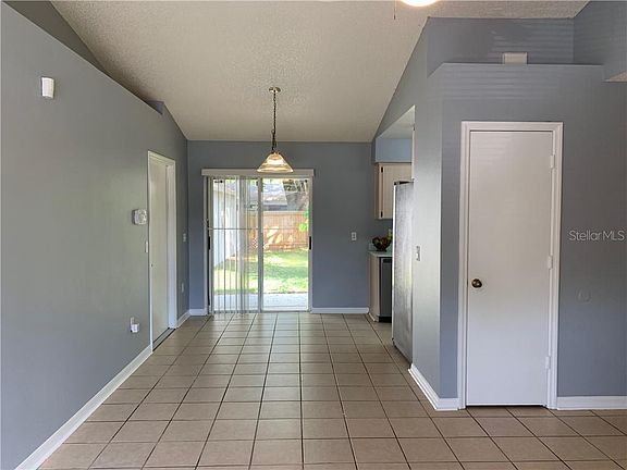 3rd image of 715 Hemlock Ln