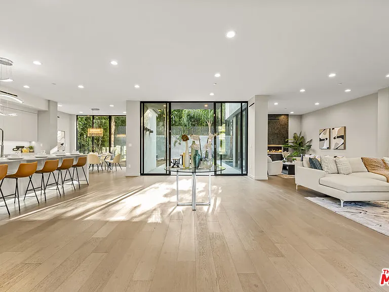 1847 Coldwater Canyon Dr — Photo 3