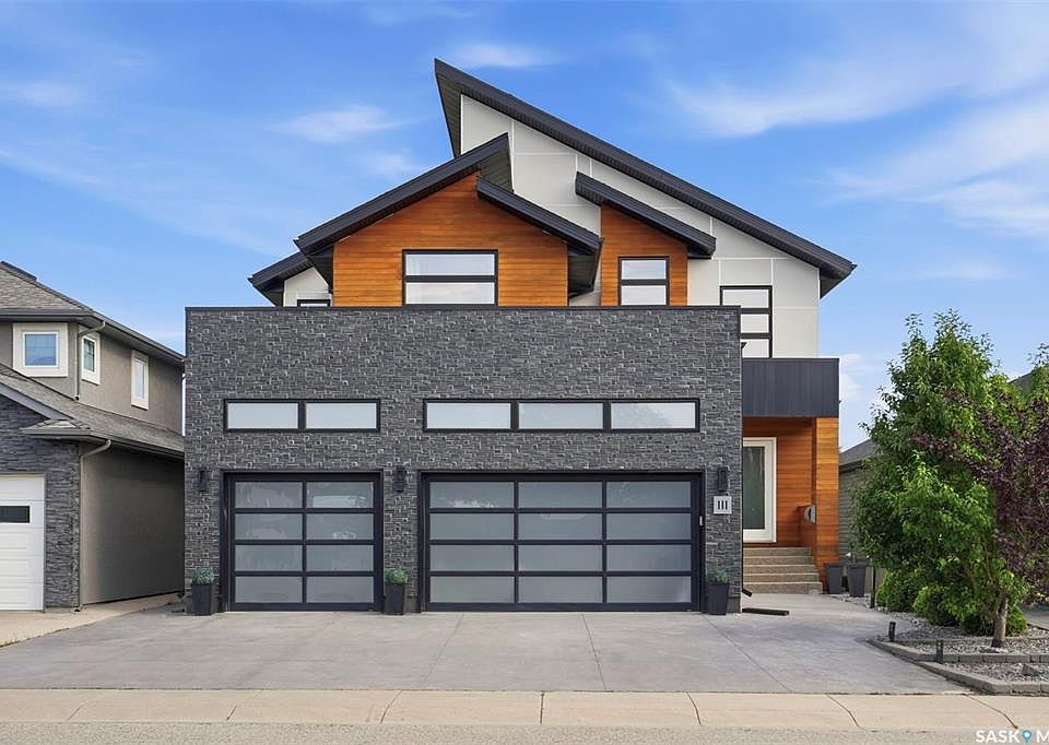 1st image of 111 Fleming CRESCENT