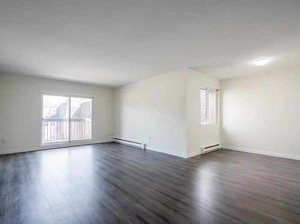 33850 Fern St #304, Abbotsford, BC V2S 6C3