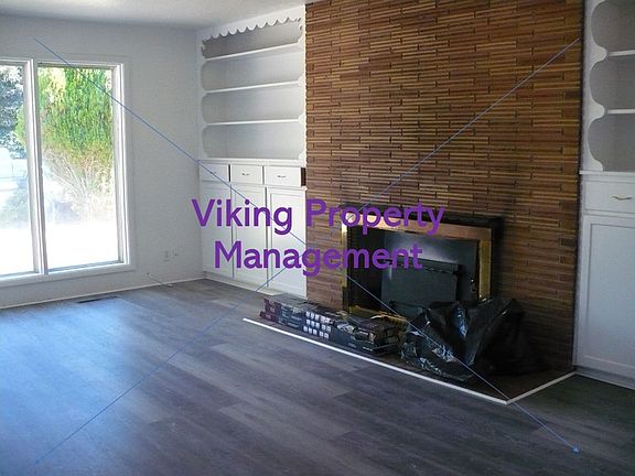 2nd image of 950 NE Crest Dr