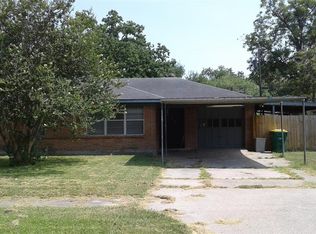 207 Midway Dr, Baytown, TX 77521