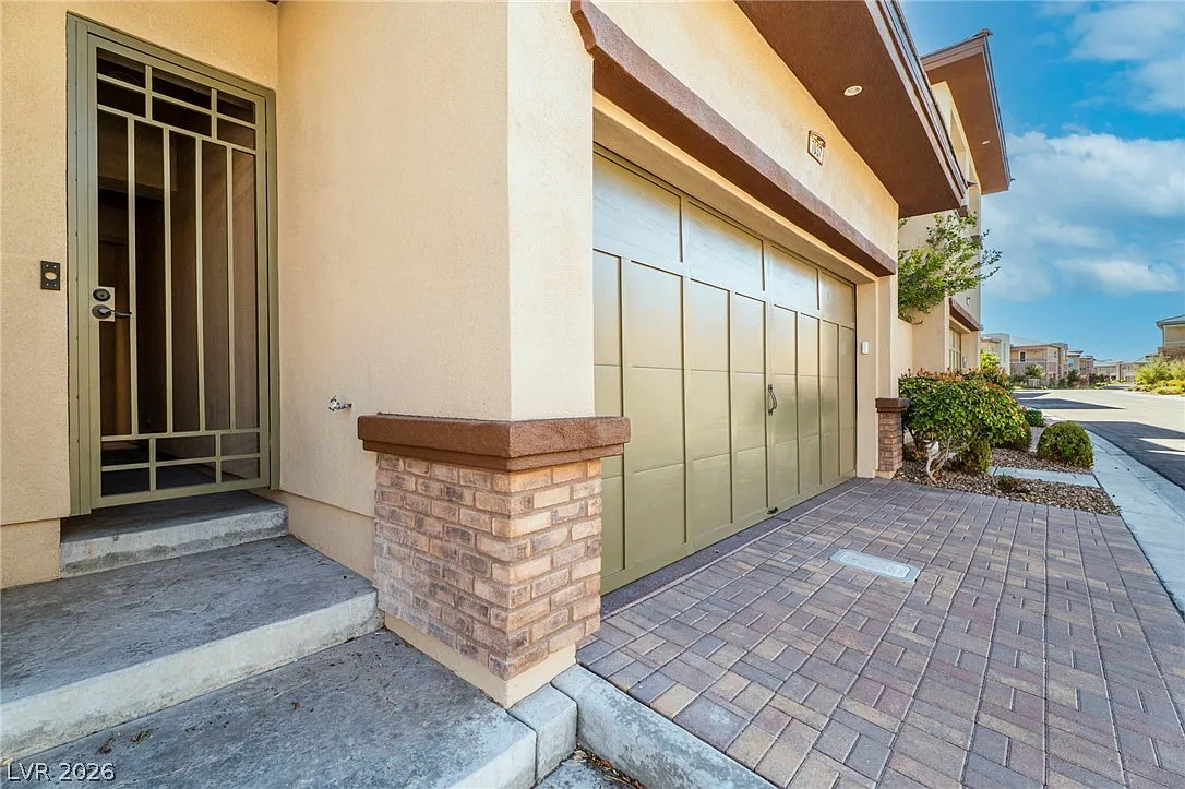 3 bed, 3.5 bath, 2867 sqft, $5,700 — Photo 4