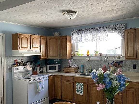 3rd image of 814 Morris St