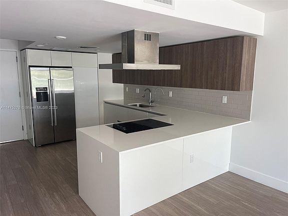 3rd image of 1025 92nd St #305