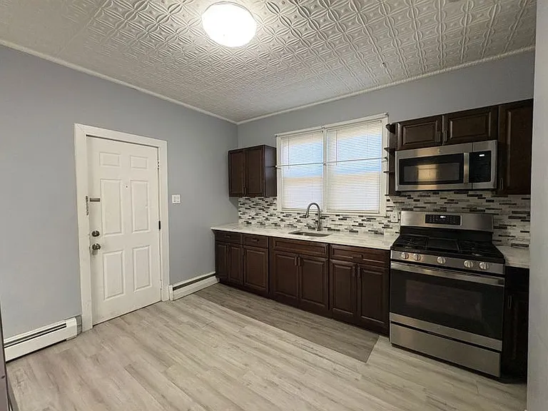 93 Highland St #1 — Photo 6
