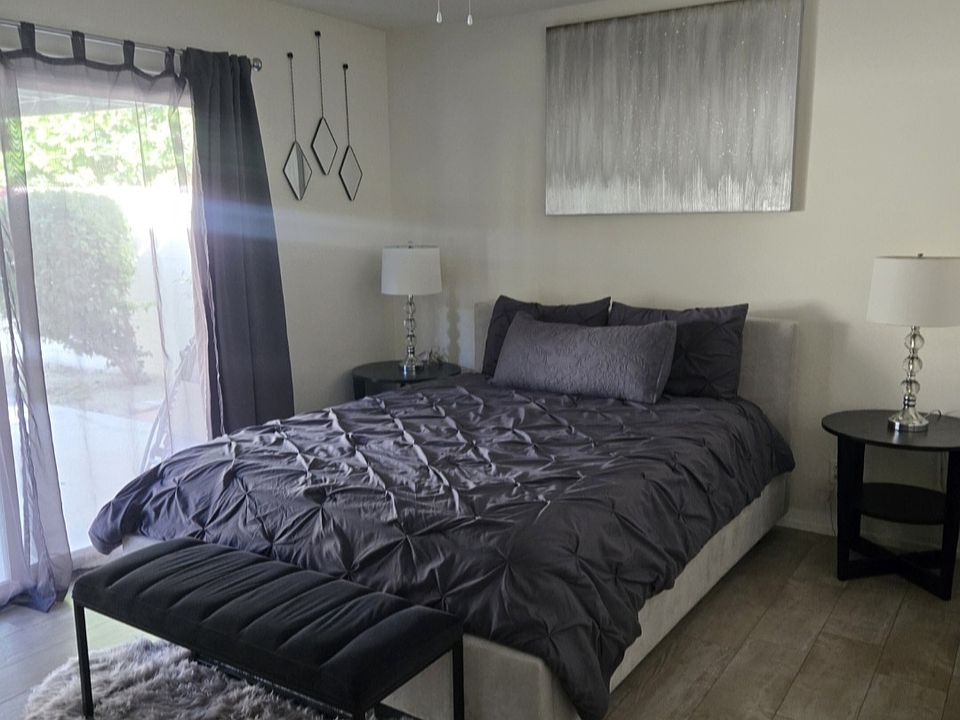 Master bedroom before removing furniture.