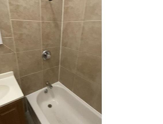 4th image of 905 Avenue Street John #3