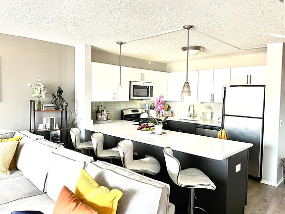 3rd image of 600 W Lake St #2503