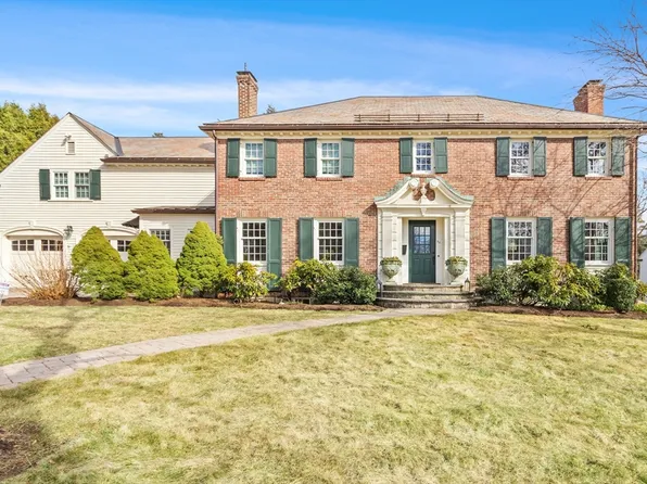 32 Pickwick Rd, Newton, MA 02465