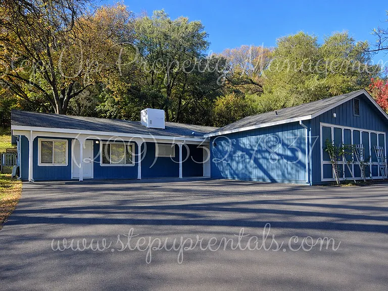 494 Snell St — Photo 1