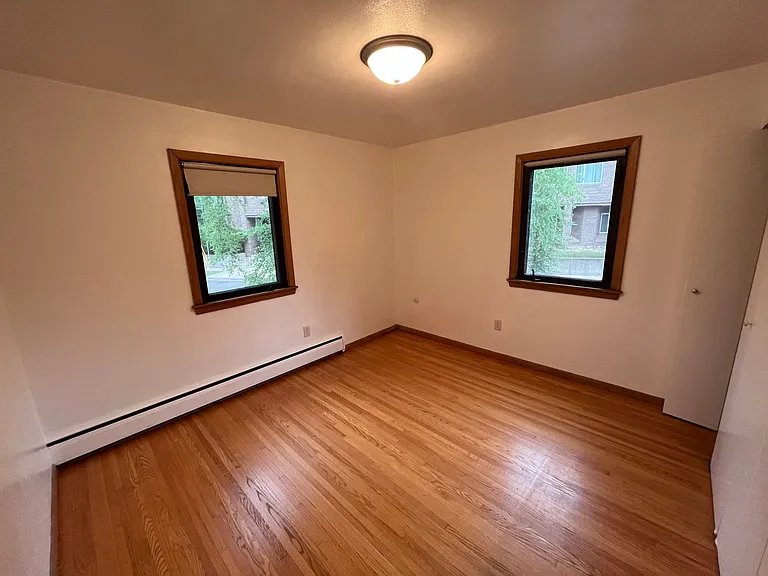 658 Greenbrier St — Photo 8