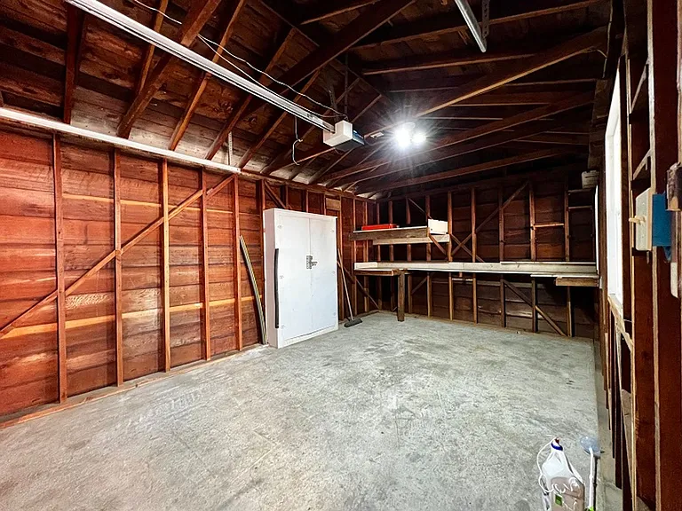 487 Seymour St — Photo 16