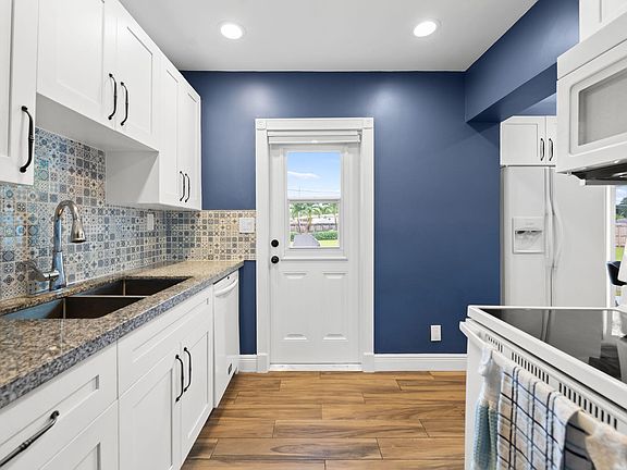 5th image of 5287 NE 14TH Terrace