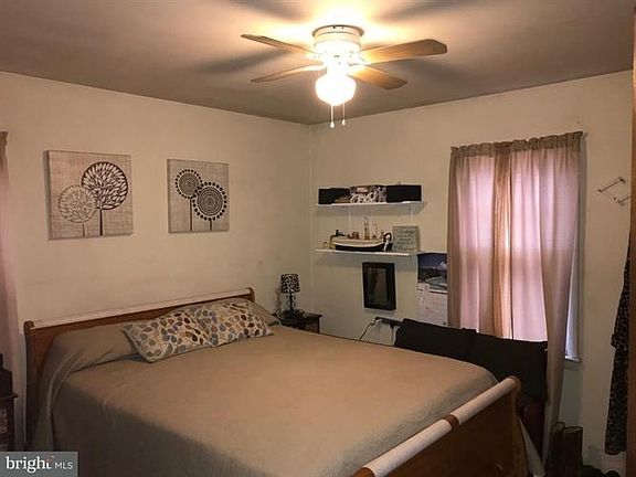 4th image of 2830 Earl Ave