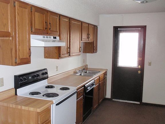 3rd image of 929 Windwood Dr APT 2