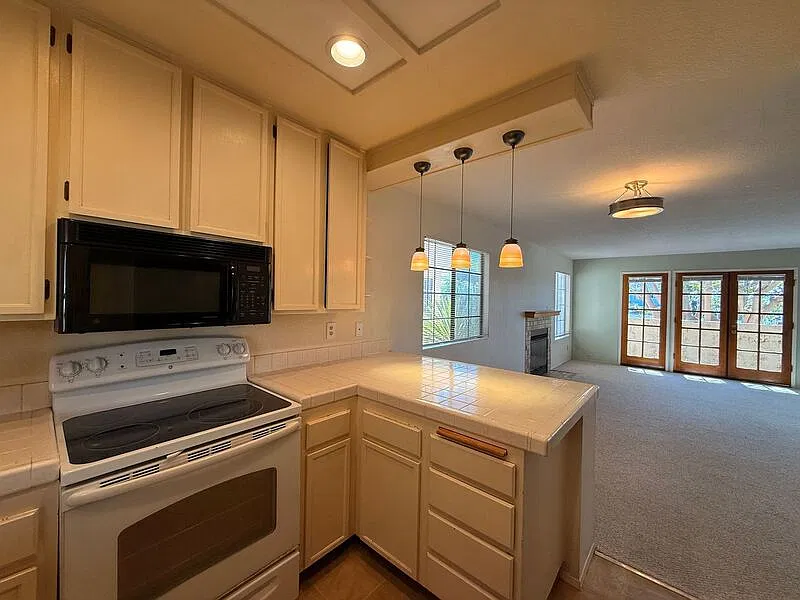 2 bed, 2.5 bath, 1344 sqft, $4,300 — Photo 3