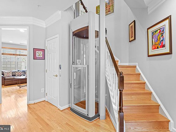 4th image of 808 Oak Knoll Ter