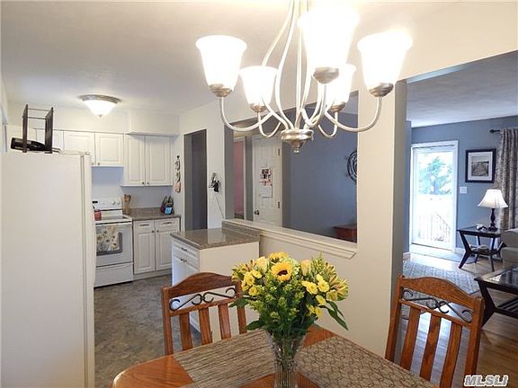 3rd image of 15 Brookhaven Dr