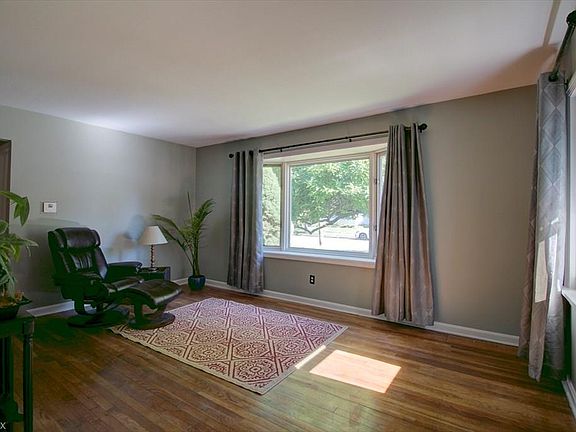 5th image of 282 West St