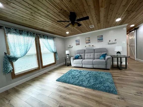 4th image of 7723 Laurel Way