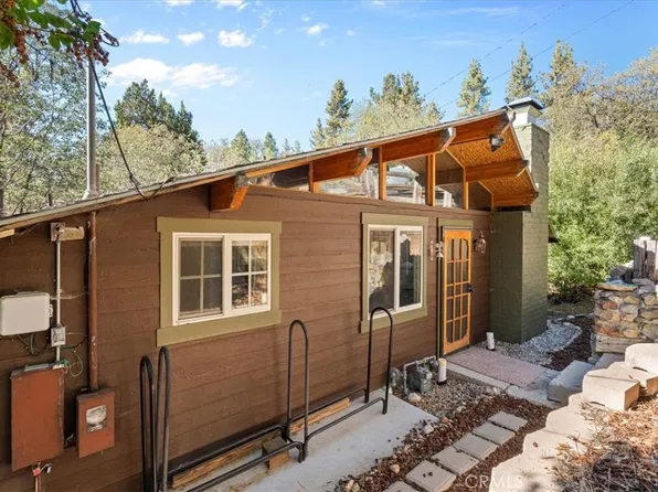 1132 Crags Ln, Fawnskin, CA 92333