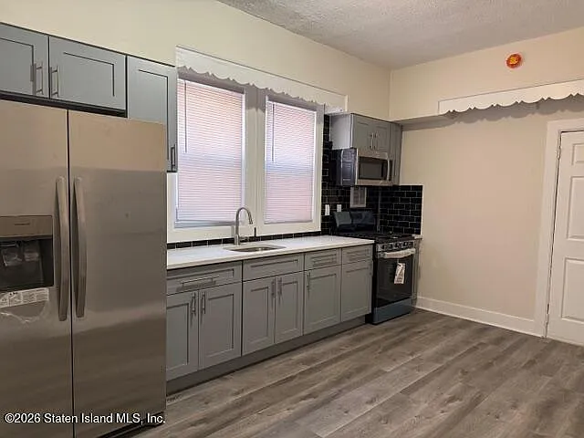 3 bed, 2.0 bath, 1365 sqft, $3,300 — Photo 2