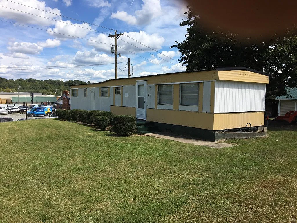 2 bed, 720 sqft, $950 — Photo 2