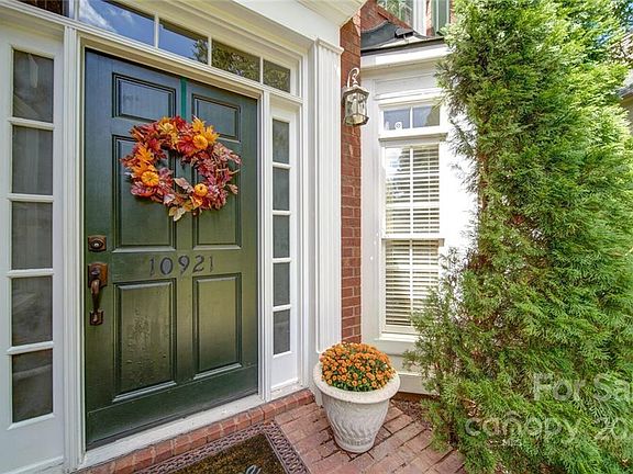 2nd image of 10921 Loudoun Ln