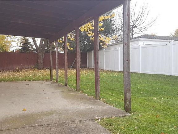 3rd image of 28 Briarhurst Dr