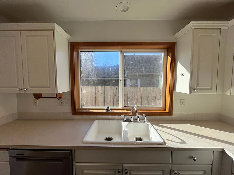 225 W Dartmouth St — Photo 13