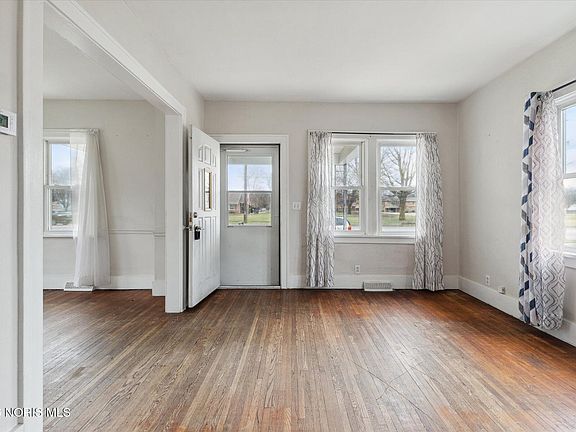 4th image of 2849 W Laskey Rd