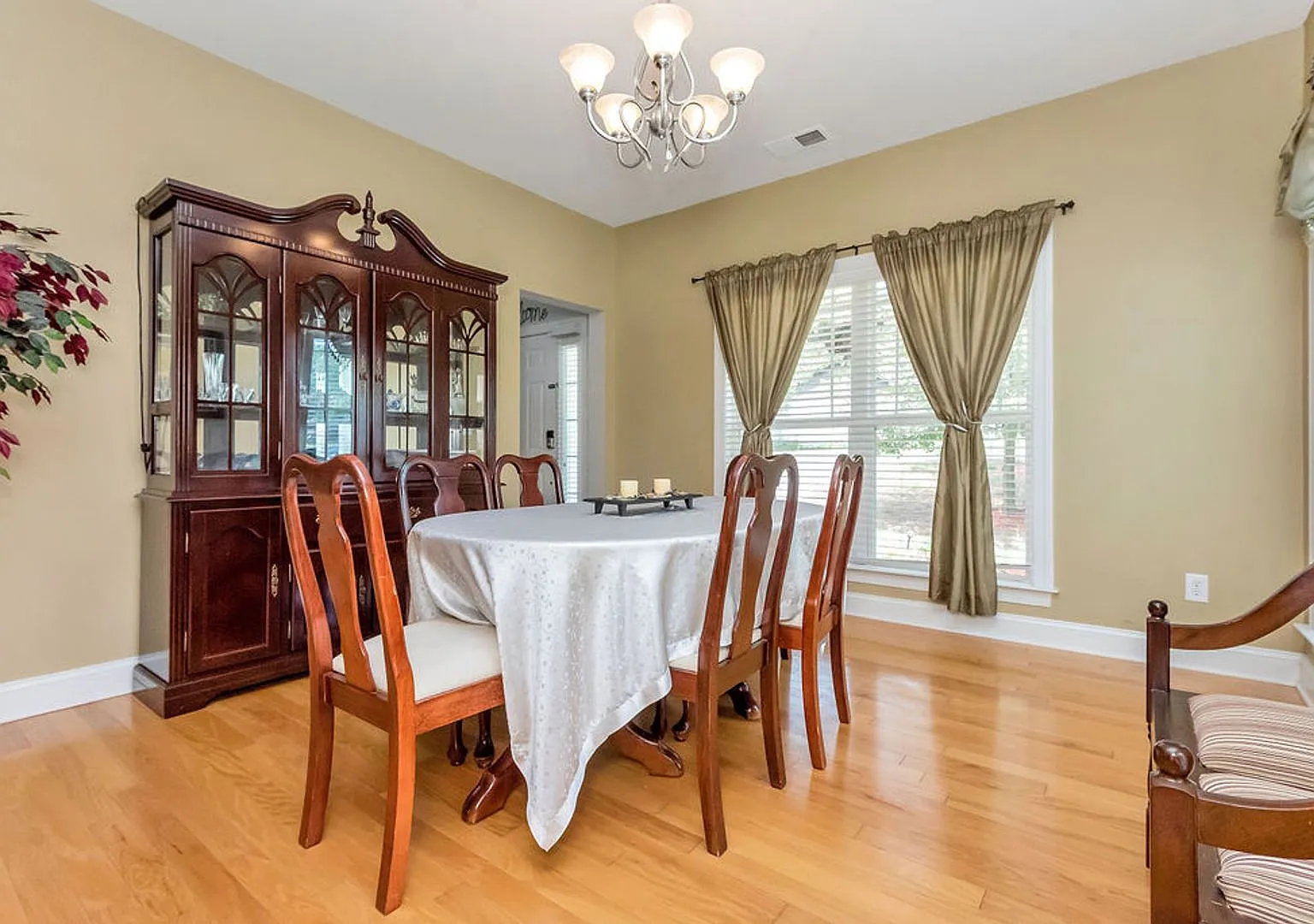 3BR/2.5BA home for rent 7 miles from uptown with access to the greenway at the end of the street. — Photo 3