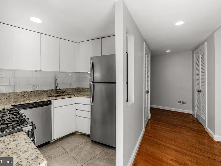 1722 Willard St NW #B — Photo 5