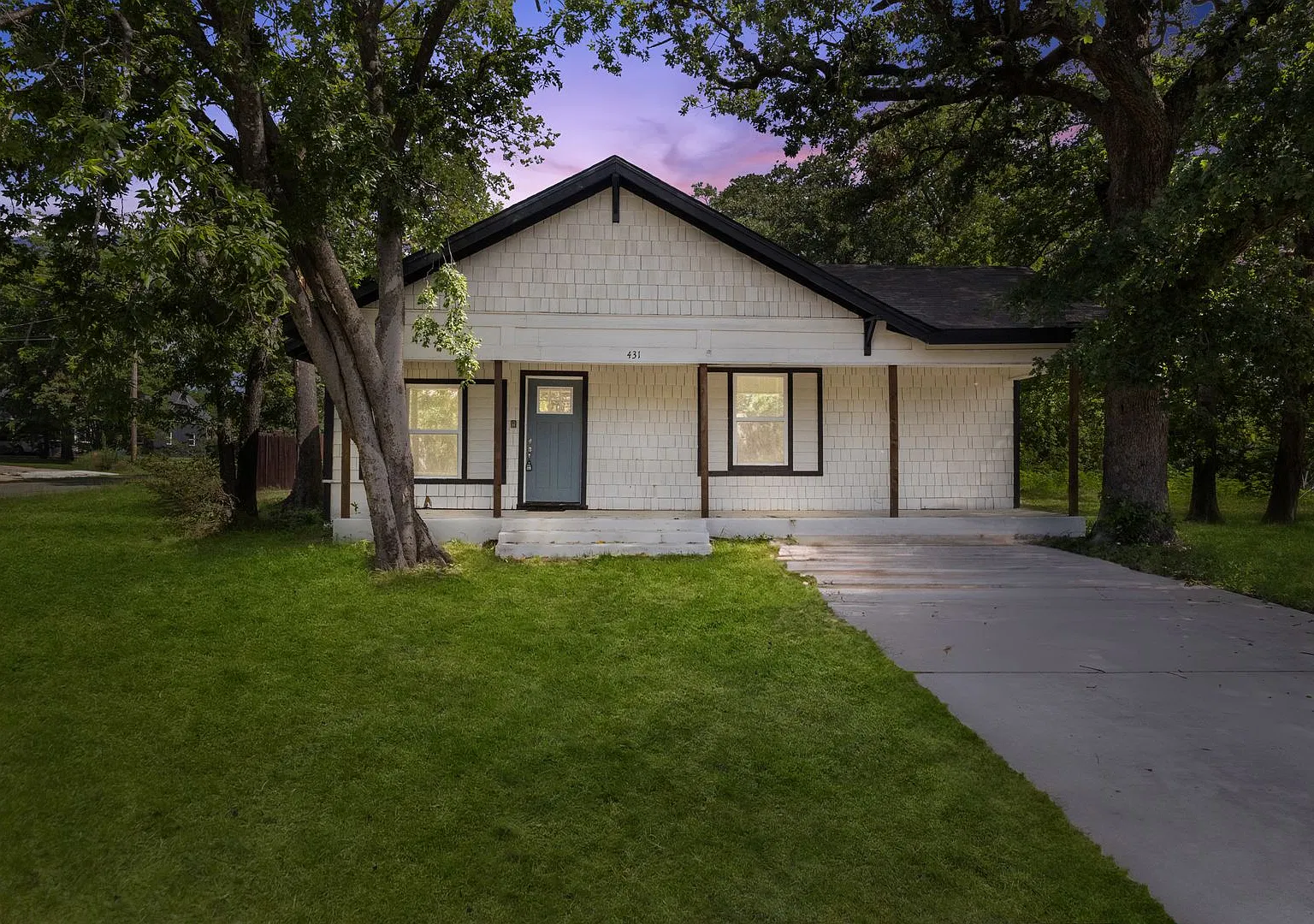 Charming Renovated Home for Lease in Denison! — Photo 2