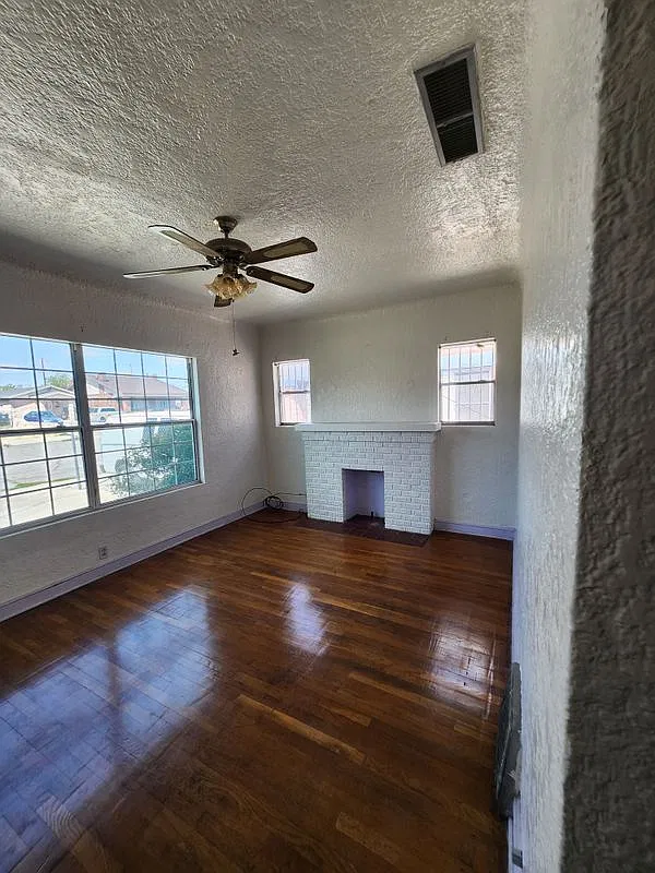 2 bed, 1.0 bath, 924 sqft, $1,100 — Photo 4