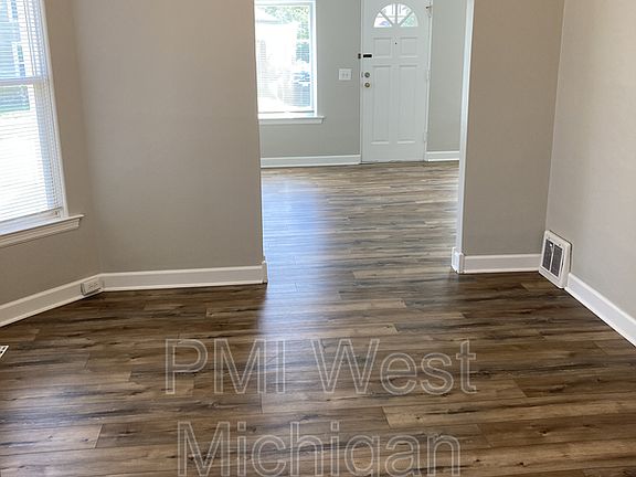 4th image of 927 10th St NW