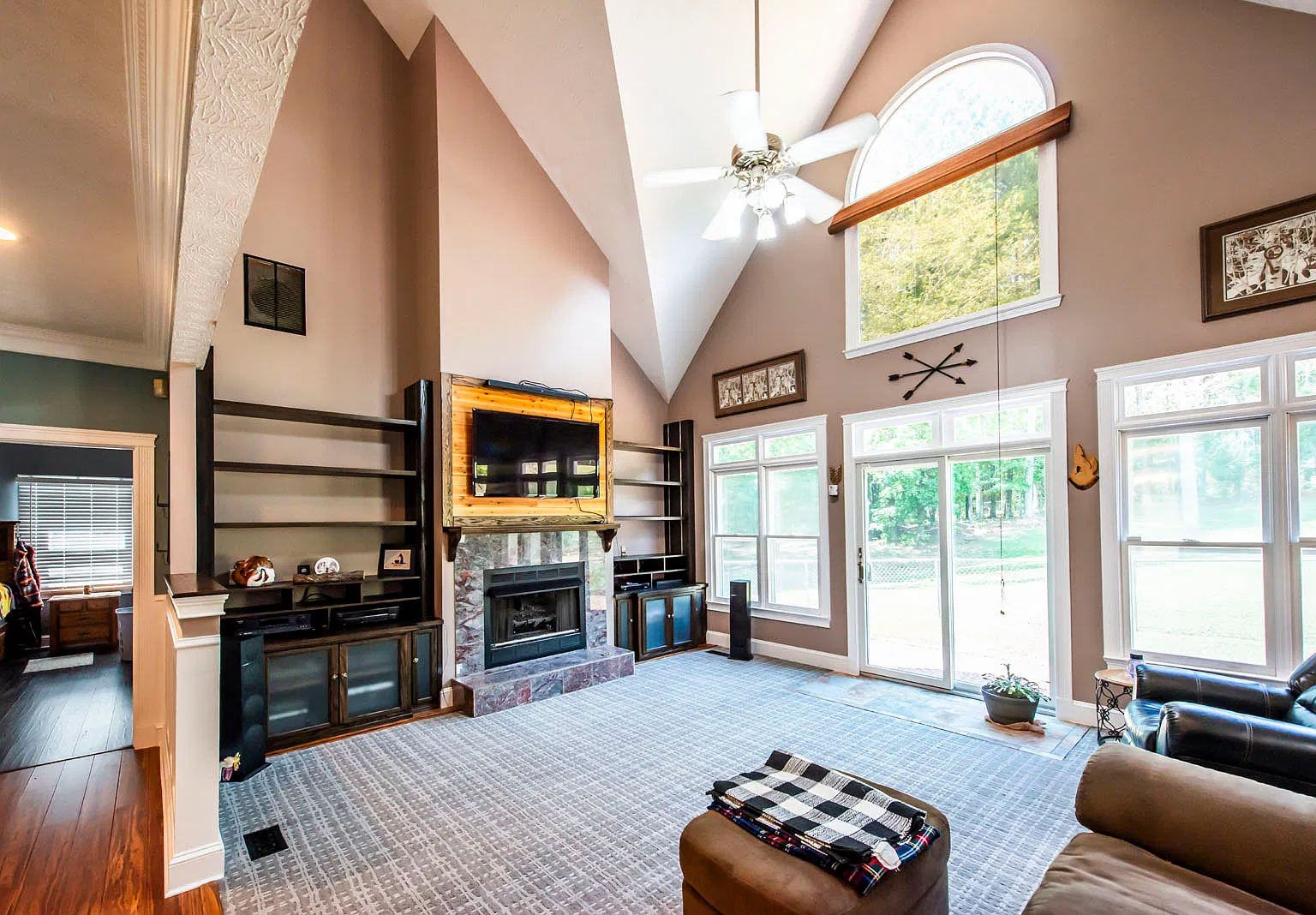 4 bed, 2395 sqft, $2,450 — Photo 3