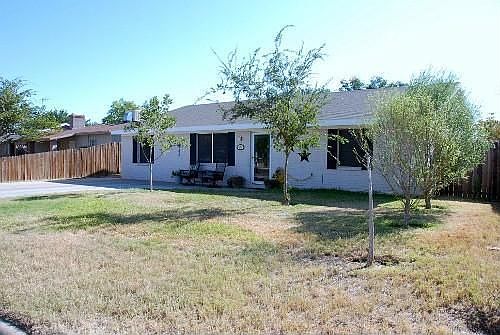1st image of 609 Brooks Dr
