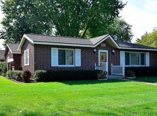 989 Apple Valley Dr, Bartlett, IL 60103